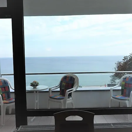 H5 57 - Hanseat - Seeblick * Scharbeutz